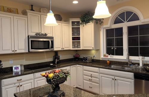 Maxwell Casa | Spacious 4-bedroom house with fitness room one mile from Geist - Fishers