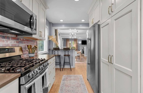 Ward Parkway Casa | Spacious 4 Bedroom Home Near Shops & Food | 52