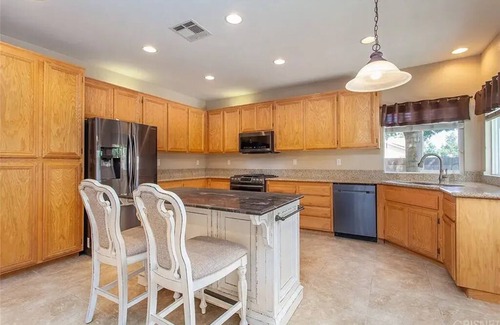 Lancaster Casa | Spacious 4-bedroom house with WiFi, fitness room in charming Lancaster.