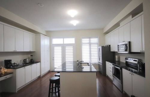 Vaughan Casa | Spacious 4-Bedroom Home with High Ceilings