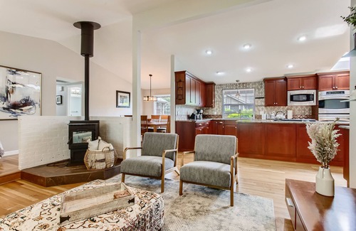 Sherwood - Tualatin South Casa | Spacious 4-bedroom home with outdoor deck
