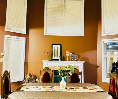 Barrie Casa | Spacious 4-Bedroom Home in Desirable Barrie Neighborhood