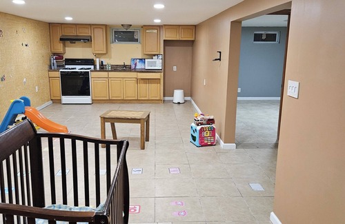 Edison Casa | Spacious 4-Bedroom Home in Edison Perfect for Your Stay, Direct Train to NYC!