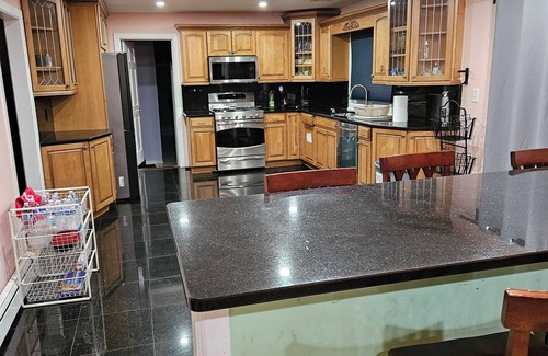 Edison Casa | Spacious 4-Bedroom Home in Edison Perfect for Your Stay, Direct Train to NYC!