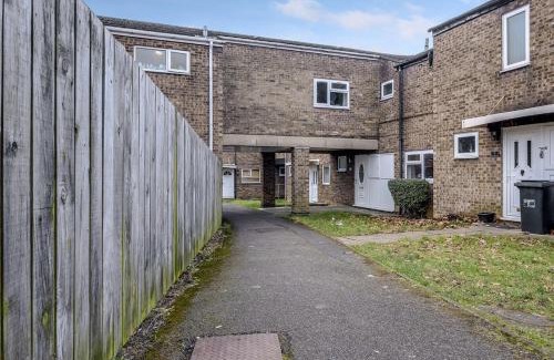 Corby Casa | Spacious 4 Bedroom House private parking