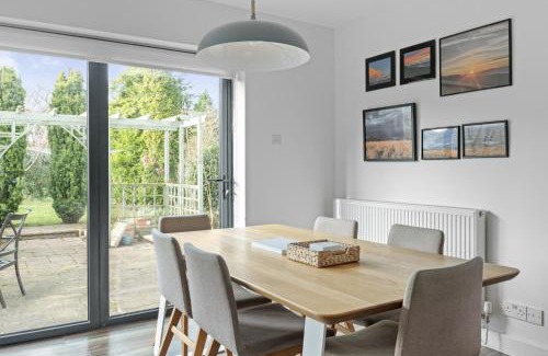 West Bridgford Casa | Spacious 4 Bedroom House with Lovely Large Garden