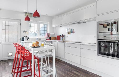 West Bridgford Casa | Spacious 4 Bedroom House with Lovely Large Garden