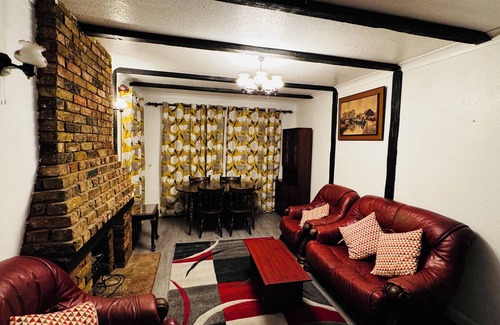 St Albans Casa | Spacious 4 Bedroom House in St Albans