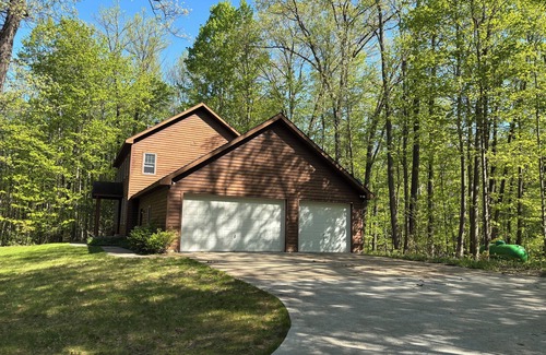 Bellaire Casa | Spacious 4-bedroom house in beautiful Bellaire with WiFi, AC