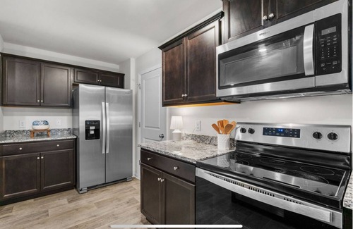 Columbia Casa | Spacious 4-bedroom house in enjoyable Columbia with AC, WiFi