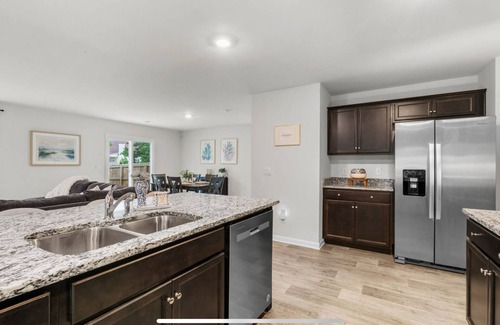 Columbia Casa | Spacious 4-bedroom house in enjoyable Columbia with AC, WiFi
