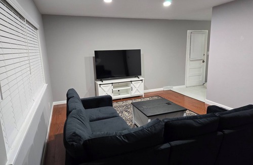 Old North Columbus Casa | Spacious 4 bedroom house located 1.5 miles from Ohio State Football Stadium.