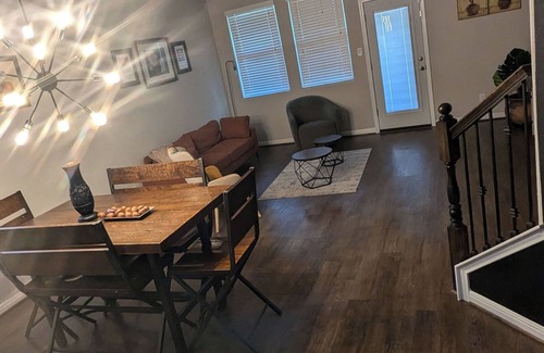 Universal City Casa | Spacious 4-bedroom house with WiFi and AC in cool Converse