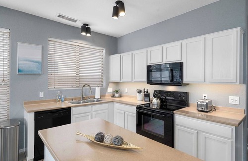 Deer Valley Casa | Spacious 4-bedroom house in adorable Glendale with WiFi, AC