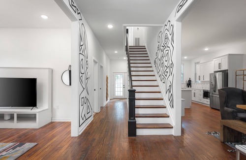 Mosby Casa | Spacious 4-bedroom house in charming Richmond with WiFi and AC