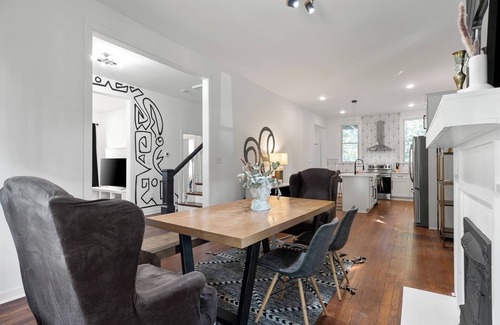 Mosby Casa | Spacious 4-bedroom house in charming Richmond with WiFi and AC