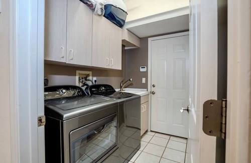 Bee Ridge Casa | Spacious 4-bedroom house with Heated Pool and lake view in sunny Sarasota