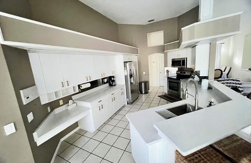 Bee Ridge Casa | Spacious 4-bedroom house with Heated Pool and lake view in sunny Sarasota