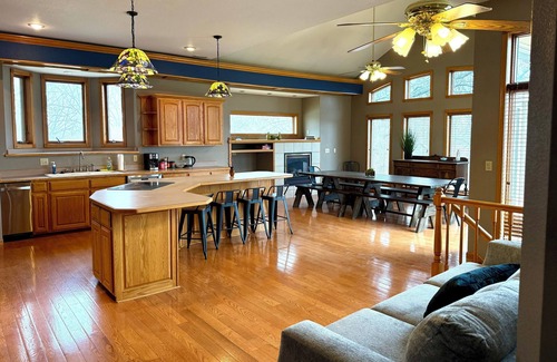 Umber View Heights Casa | Spacious 4-bedroom house in serene Stockton with lake views