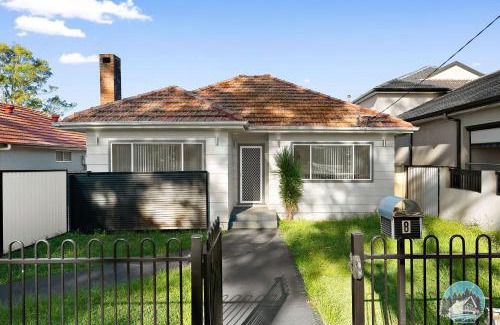 Guildford Casa | Spacious 4 Bedroom House Near Station & Parramatta