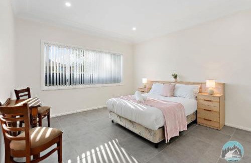 Guildford Casa | Spacious 4 Bedroom House Near Station & Parramatta