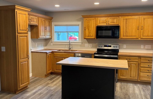Baraboo Casa | Spacious 4-bedroom house in charming Baraboo. House is one mile from Devils Lake