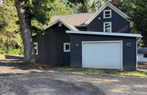 Baraboo Casa | Spacious 4-bedroom house in charming Baraboo. House is one mile from Devils Lake