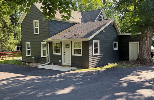 Baraboo Casa | Spacious 4-bedroom house in charming Baraboo. House is one mile from Devils Lake