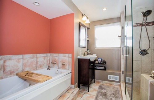 Dunning Casa | Spacious 4-bedroom house in charming Chicago with Game room and outdoor dining