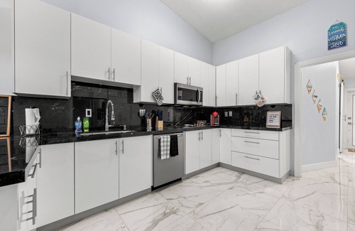 Hialeah Casa | Spacious 4-bedroom house with WiFi and AC in lovely Hialeah