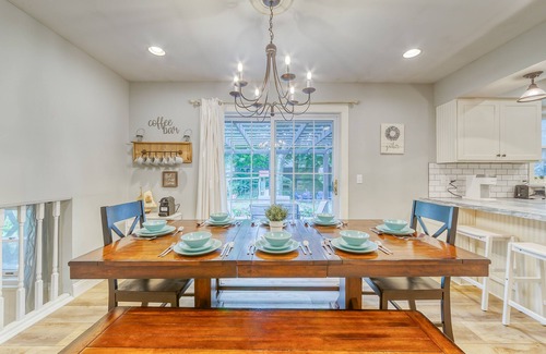 Holland Casa | SPACIOUS 4 BEDROOM HOUSE NEAR HOLLAND STATE PARK PET FRIENDLY
