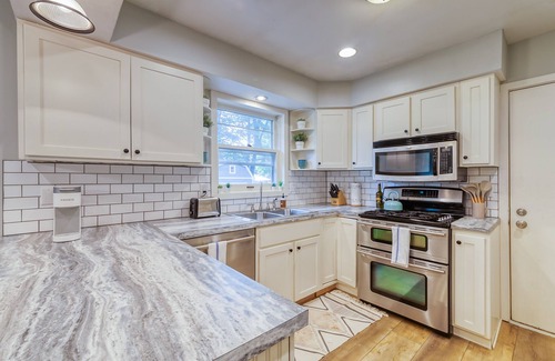 Holland Casa | SPACIOUS 4 BEDROOM HOUSE NEAR HOLLAND STATE PARK PET FRIENDLY