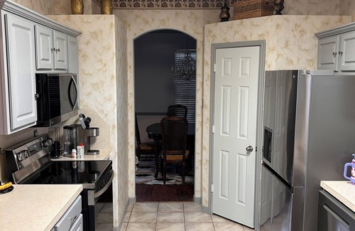 Cloverleaf Casa | Spacious 4-bedroom house with AC, fitness room, WiFi in superb Houston