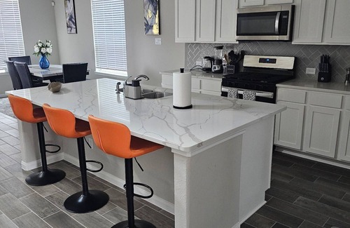 Southeast Houston Casa | Spacious 4-bedroom house in amazing Houston with WiFi, AC