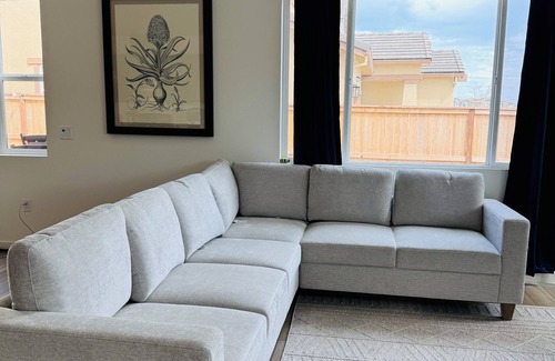 Lathrop Casa | Spacious 4-bedroom house with WiFi and AC
