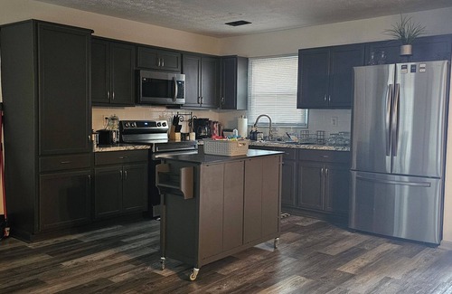Lumpkin Casa | Spacious 4-bedroom house in charming Lumpkin with Heat/AC, WiFi, swimming pool