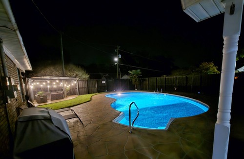 Lumpkin Casa | Spacious 4-bedroom house in charming Lumpkin with Heat/AC, WiFi, swimming pool