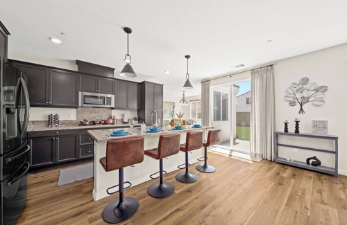 Ontario Casa | Spacious 4-bedroom house with 4 king beds