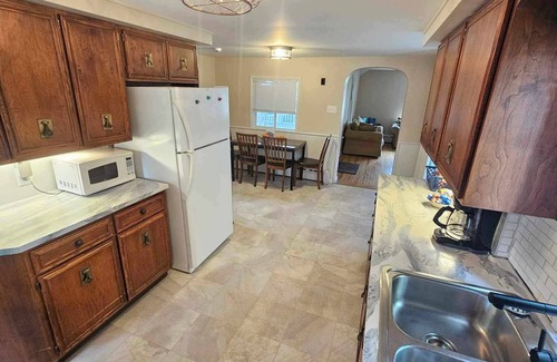 Palmyra Casa | Spacious 4-bedroom house in Palmyra - just 6 miles from Hersheypark!