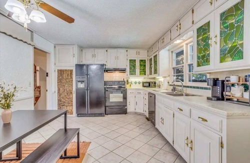Wichita Casa | Spacious 4-bedroom house with Pool in great area