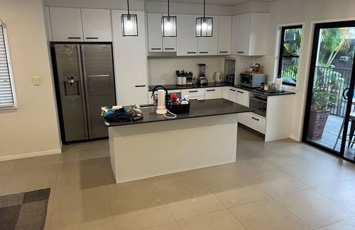 Brisbane Airport Casa | Spacious 4 bedroom house in delightful Hendra.
