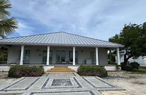 North Bimini Casa | Spacious 4-bedroom house with WiFi, AC, & Filtered Water. 40ft floating Dock.
