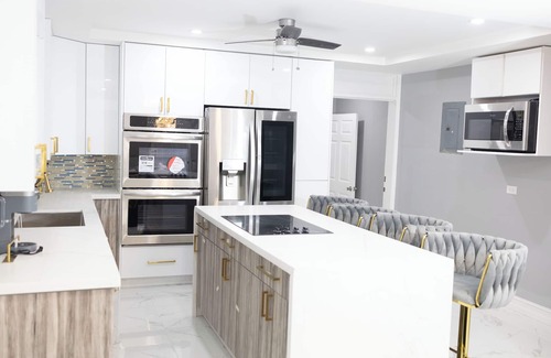 Nassau Casa | Spacious 4 Bedroom House with AC, Pool, WiFi in Nassau, Bahamas