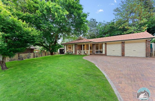 Epping Casa | Spacious 4-Bedroom House in Peaceful Epping