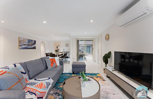 Epping Casa | Spacious 4-Bedroom House in Peaceful Epping