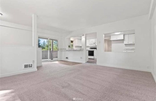 McKenna Casa | Spacious 4-bedroom house in delightful Roy with WiFi