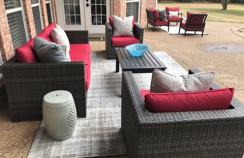 Lake Dallas Casa | Spacious 4-bedroom house in charming Lake Dallas on 3 Acres with AC & WIFI.