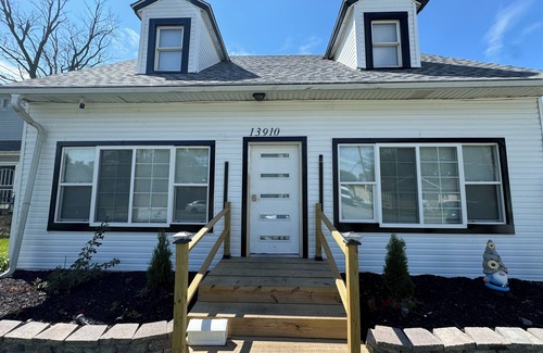 Dolton Casa | Spacious 4-bedroom house in marvelous Dolton with WiFi, AC