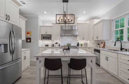 Irving Casa | Spacious 4-bedroom house near DFW, Hot Tub, Game Room, Backyard Playset