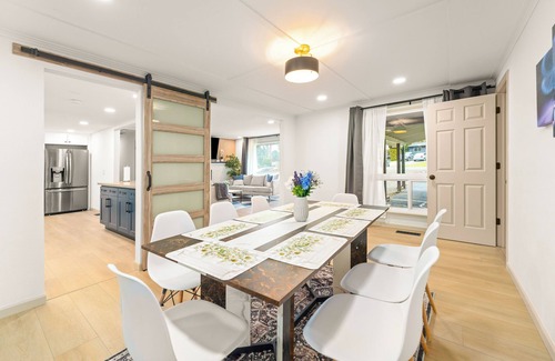 SeaTac Casa | Spacious 4-bedroom house in nice SeaTac with WiFi